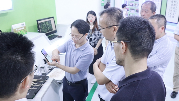 杭州市科技局局長趙喜凱一行蒞臨托普云農(nóng)考察調(diào)研