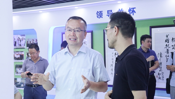 杭州市科技局局長趙喜凱一行蒞臨托普云農(nóng)考察調(diào)研