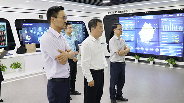 柴世民局長(zhǎng)一行參觀托普云農(nóng)數(shù)字三農(nóng)展廳