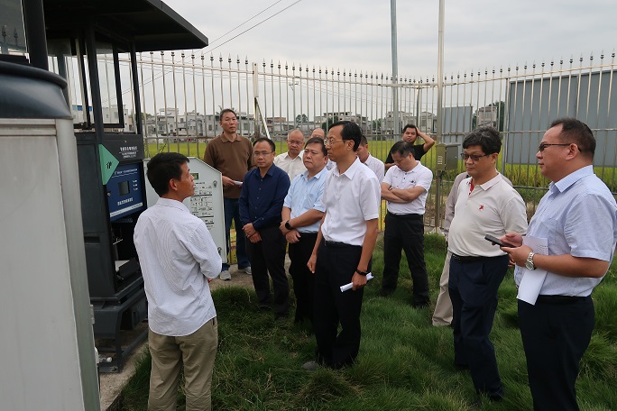 參觀(guān)廣西賓陽(yáng)縣農(nóng)作物病蟲(chóng)害觀(guān)測(cè)場(chǎng)