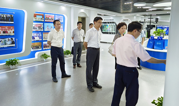 浙江省科技廳副廳長吳卿、臺盟省委會主委陳清莉一行赴托普云農(nóng)調(diào)研考察