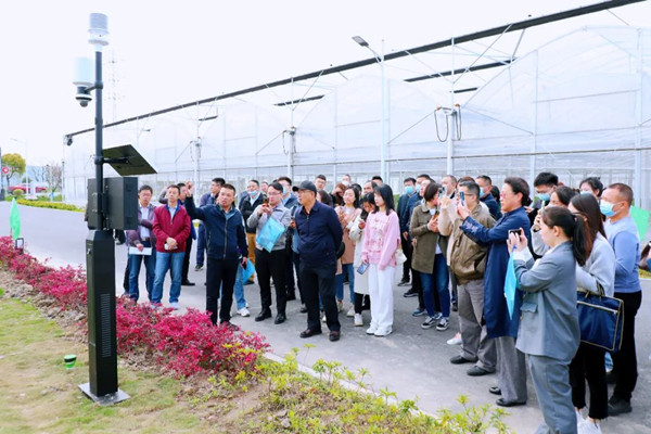 培訓(xùn)班參觀托普云農(nóng)無線墑情自動監(jiān)測站