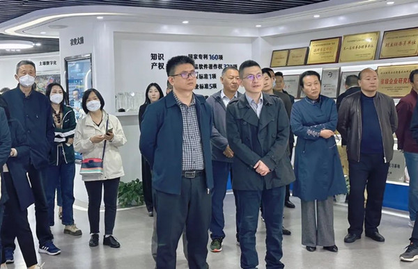 全國農(nóng)技推廣服務(wù)中心節(jié)水農(nóng)業(yè)技術(shù)處處長吳勇一行參觀托普云農(nóng)數(shù)字三農(nóng)展廳