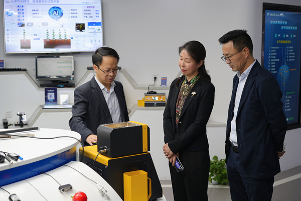 全國農(nóng)業(yè)技術(shù)推廣服務(wù)中心黨委書記、副主任張曄一行蒞臨托普云農(nóng)考察調(diào)研