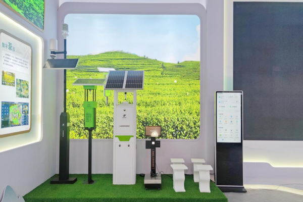 圖:托普云農茶園綠色防控裝備